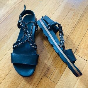 Black leather Sorel sandals
